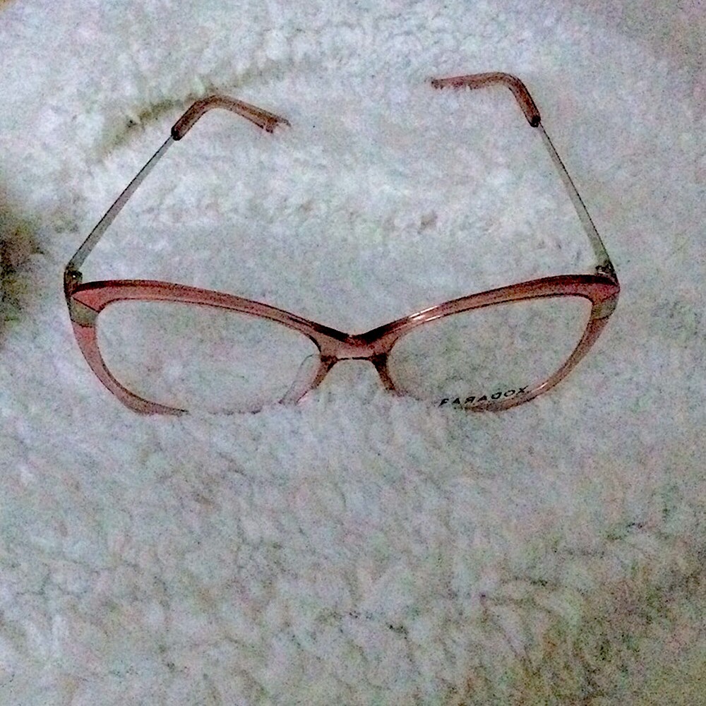 I selling a crystal pink eyeglasses, new .